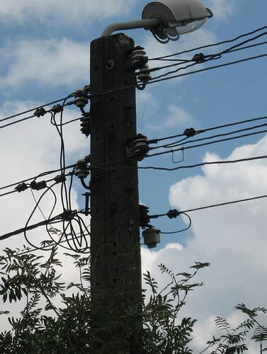 słup z oznaczonym PEN.jpg