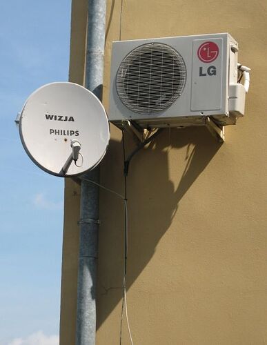 Zaproszenie pioruna do mieszkania klimatyzowanego na telewizję.jpg