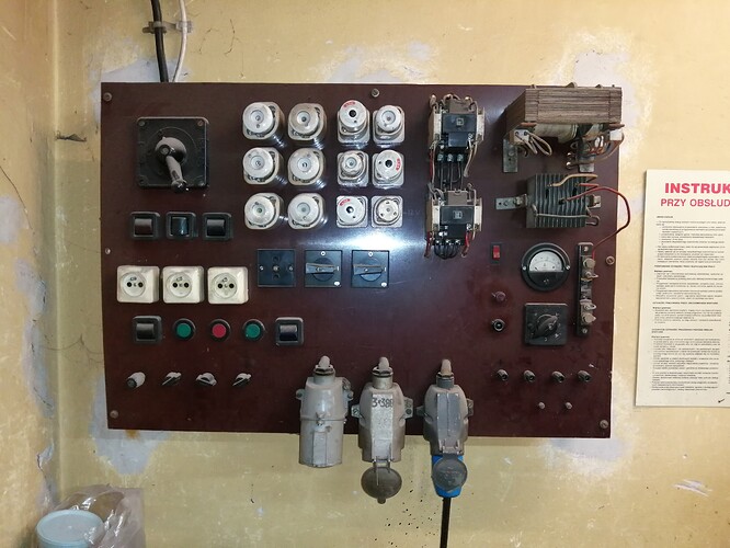 z_warsztatu_elektryka_1_20200225_1220787071.jpg